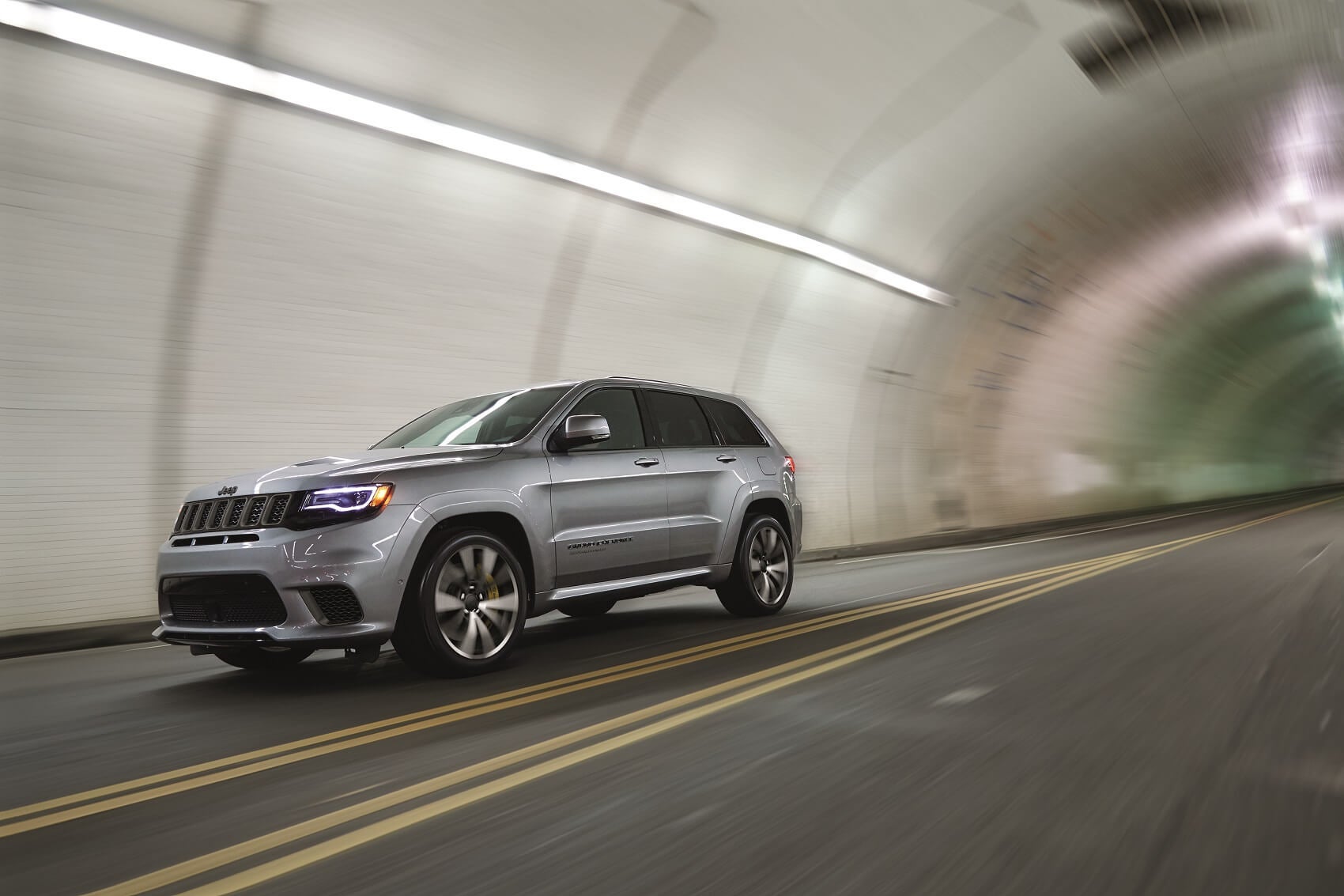 Jeep Grand Cherokee in Tunnel