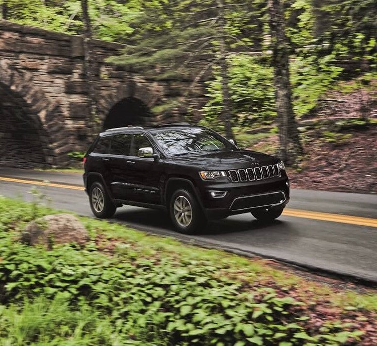 The 2022 Jeep Grand Cherokee Has a Lot of Everything